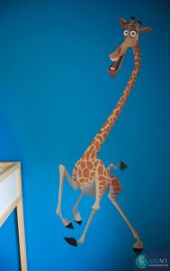 Muurschildering Melman de giraffe uit Madagascar