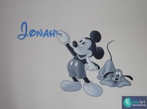 Muurschildering Mickey die naam schrijft