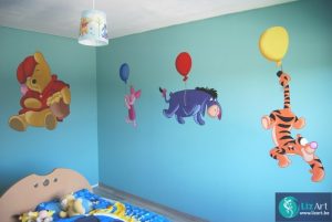 Wandschildering Pooh-figuren aan ballonnen