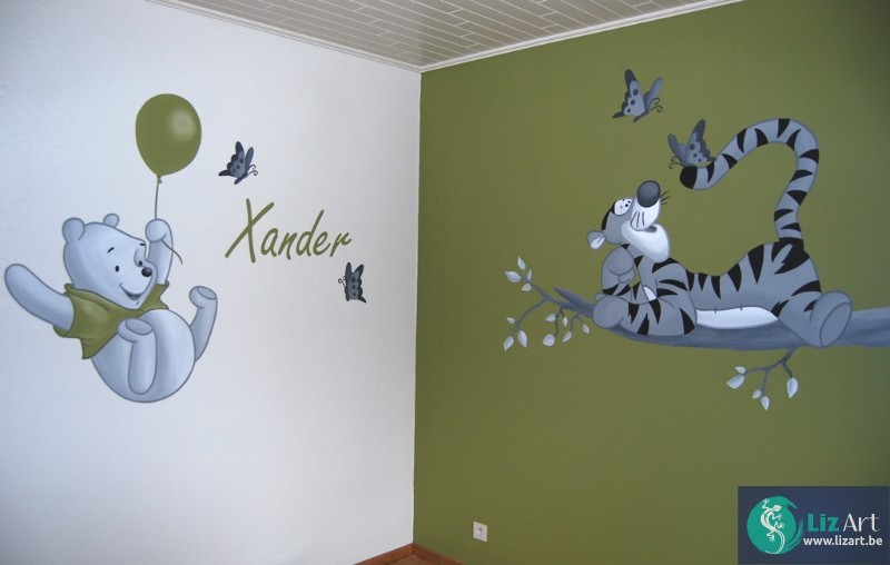 Muurschildering Pooh en Teigetje op olijfgroene wand
