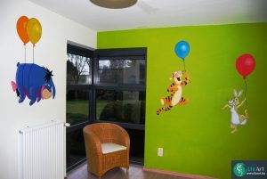 Muurschilderij Pooh-figuren aan ballonnen