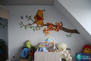 Wandschildering Teigetje en Pooh op een tak