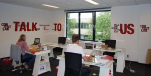 Artistieke wand voor vergaderruimte kiezen